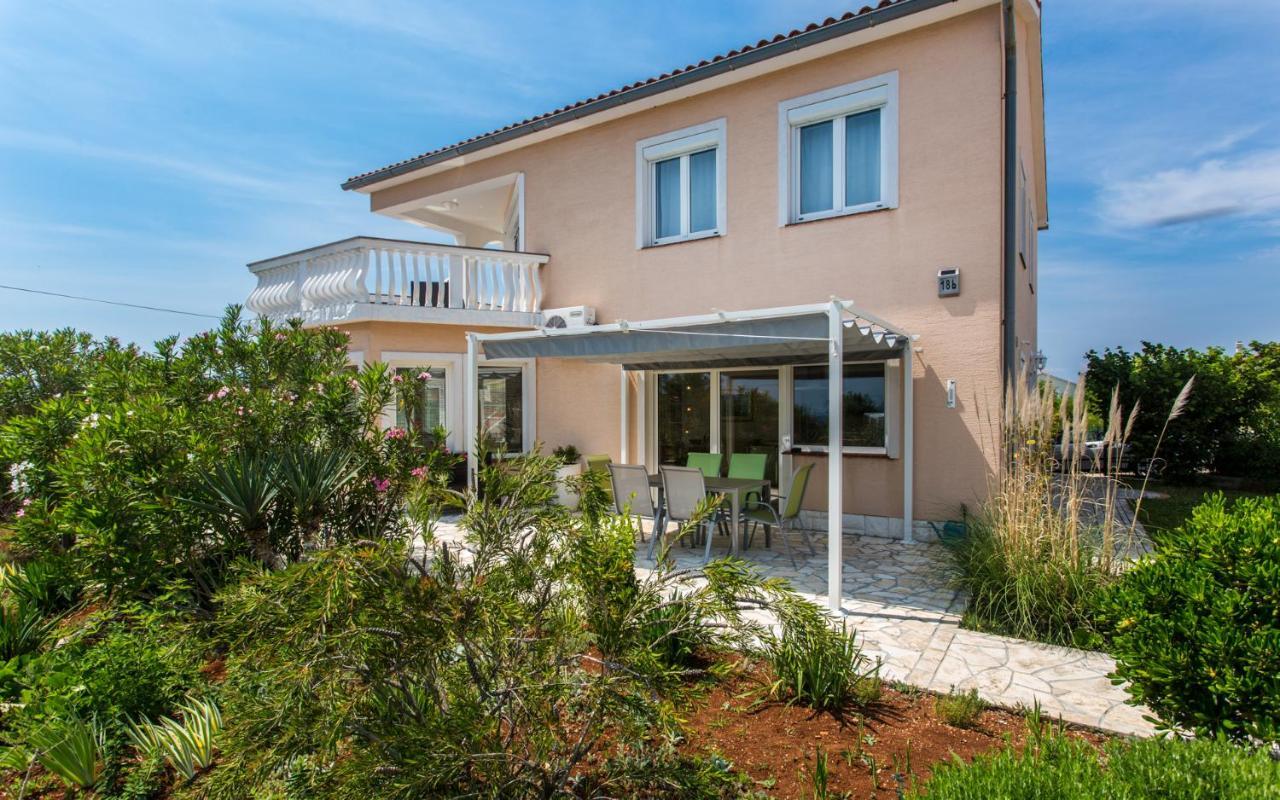 Holiday Home Nika Linardići Eksteriør bilde