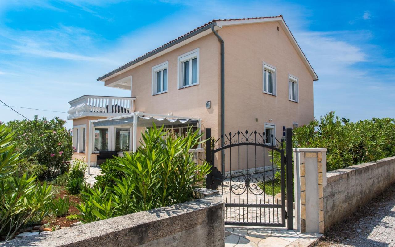 Holiday Home Nika Linardići Eksteriør bilde