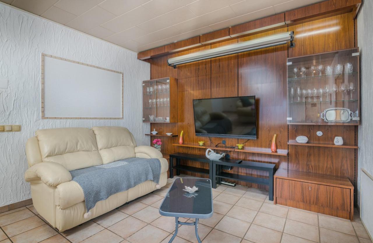 Holiday Home Nika Linardići Eksteriør bilde